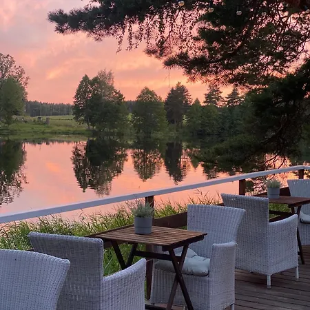 Tuba Jaerveaeaerses Puhkemajas - Saarjaerve Puhkemaja Bed & Breakfast Tromsi