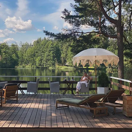 Tuba Jaerveaeaerses Puhkemajas - Saarjaerve Puhkemaja * Tromsi