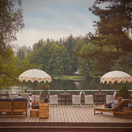 Tuba Jaerveaeaerses Puhkemajas - Saarjaerve Puhkemaja Bed & Breakfast Tromsi