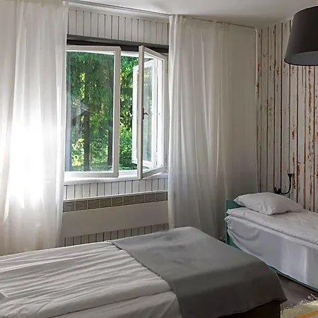 Tuba Jaerveaeaerses Puhkemajas - Saarjaerve Puhkemaja krevet i doručak *